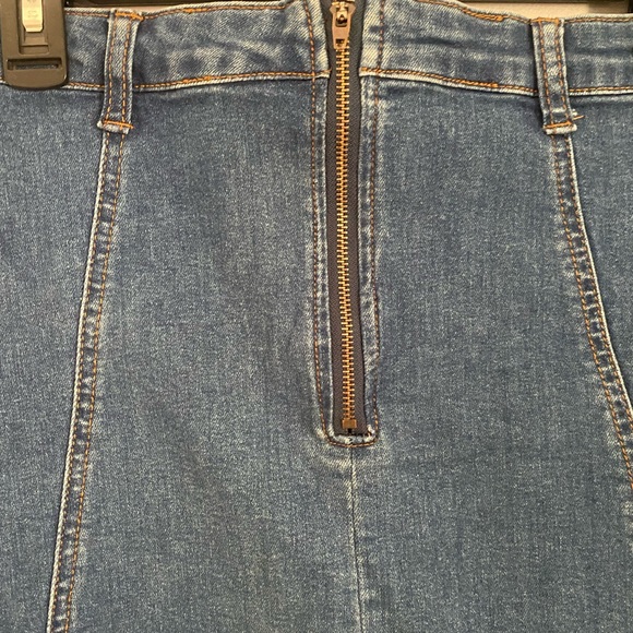 Jean Skirt with tie front - Picture 3 of 4